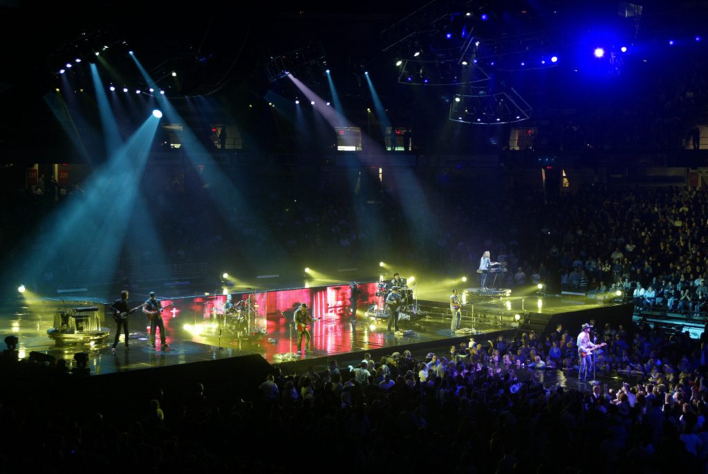 A photo of TIm McGraw and his band performing